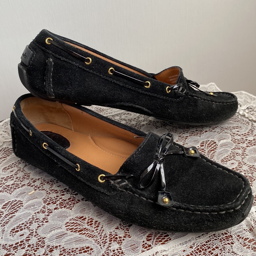 Clarks Artisan Black Suede Moccasins Patent Leather Laces Gold trim size 9
